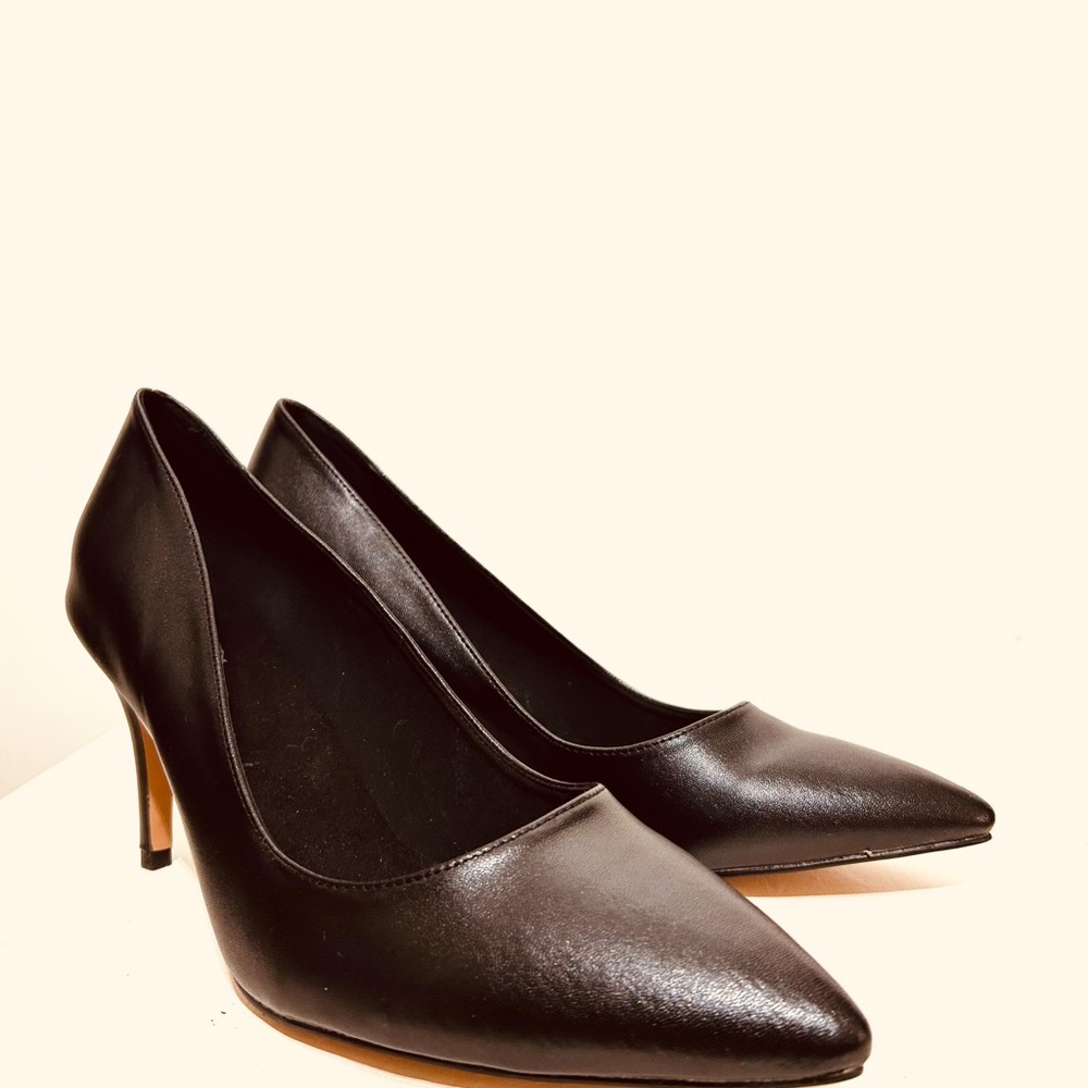 Sleek Black Leather Heels - Picture 4 of 8